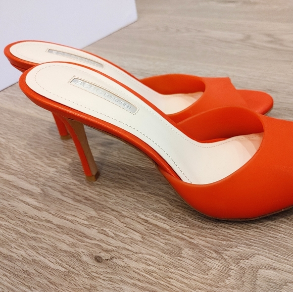 Trendy BCBG MAXAZRIA Jelly Mules - Picture 2 of 8